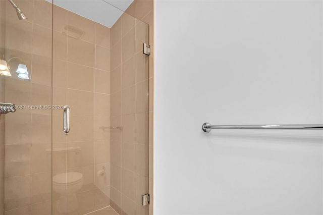 300 S Biscayne Blvd L-822, Miami, FL 33131