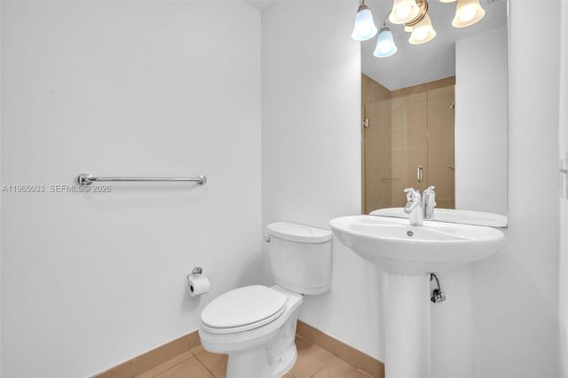 300 S Biscayne Blvd L-822, Miami, FL 33131