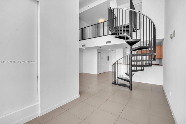 300 S Biscayne Blvd L-822, Miami, FL 33131