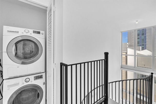 300 S Biscayne Blvd L-822, Miami, FL 33131