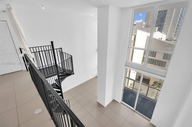 300 S Biscayne Blvd L-822, Miami, FL 33131