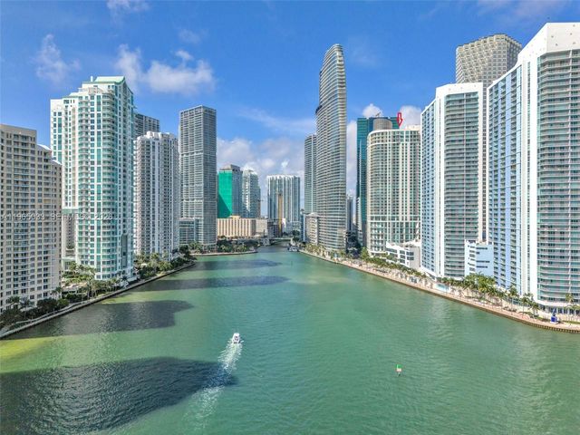 300 S Biscayne Blvd L-822, Miami, FL 33131