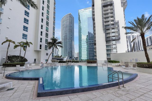 300 S Biscayne Blvd L-822, Miami, FL 33131