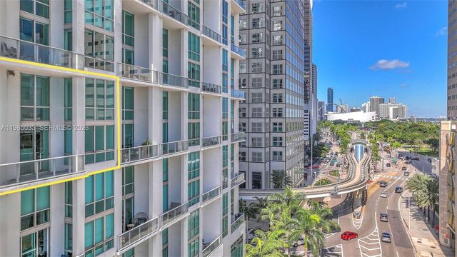 300 S Biscayne Blvd L-822, Miami, FL 33131