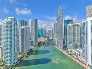300 S Biscayne Blvd L-822, Miami, FL 33131