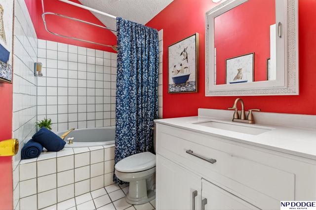 5524 N 113th Street, Omaha, NE 68164