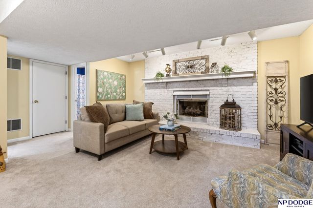 5524 N 113th Street, Omaha, NE 68164