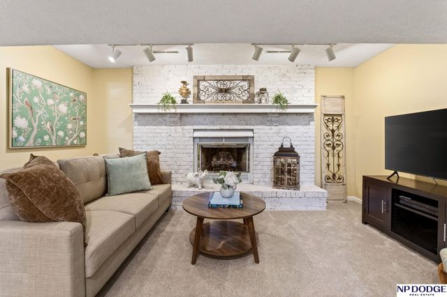 5524 N 113th Street, Omaha, NE 68164