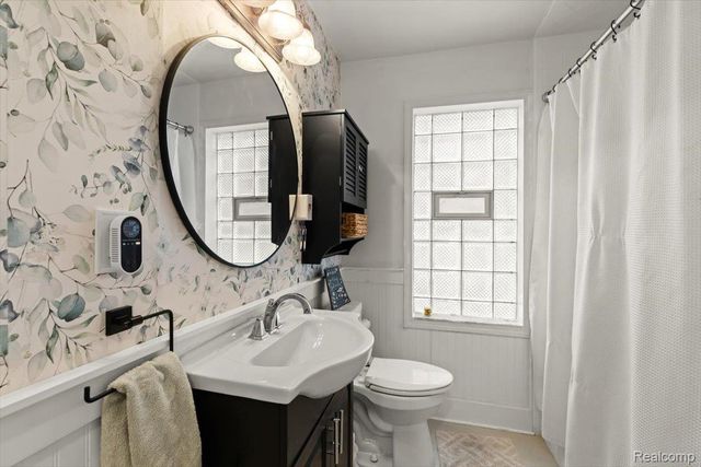 1818 Norwood Drive, Grosse Pointe Woods, MI 48236