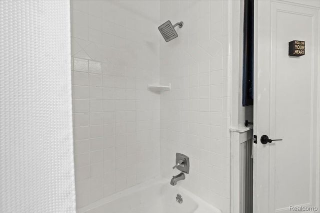 1818 Norwood Drive, Grosse Pointe Woods, MI 48236