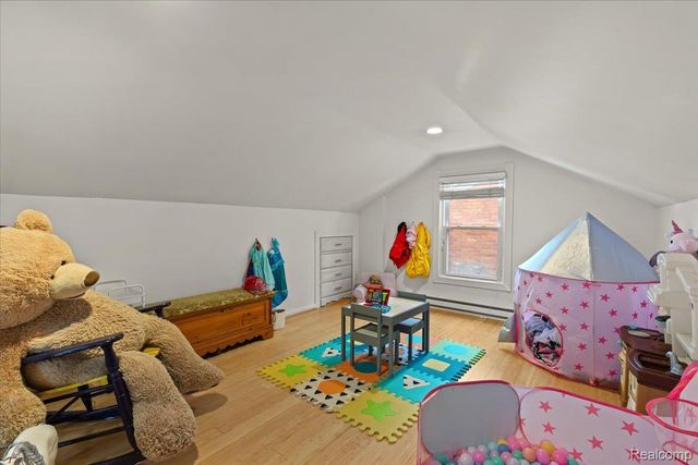 1818 Norwood Drive, Grosse Pointe Woods, MI 48236