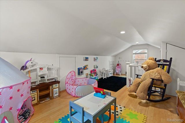 1818 Norwood Drive, Grosse Pointe Woods, MI 48236