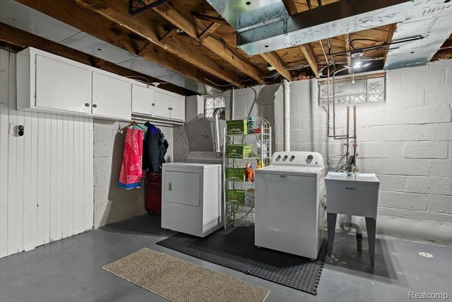 1818 Norwood Drive, Grosse Pointe Woods, MI 48236