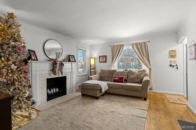 1818 Norwood Drive, Grosse Pointe Woods, MI 48236