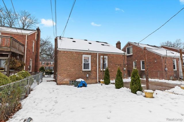 1818 Norwood Drive, Grosse Pointe Woods, MI 48236