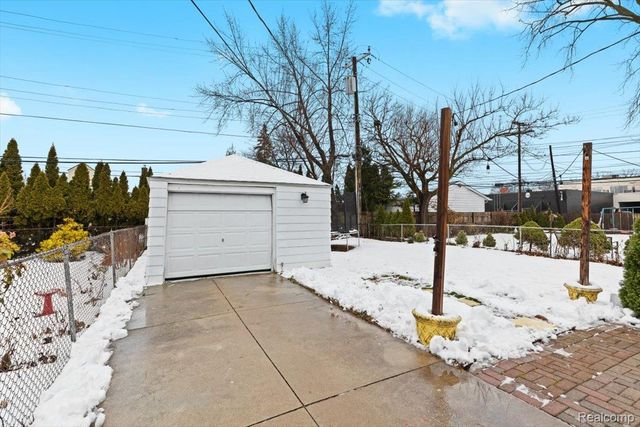 1818 Norwood Drive, Grosse Pointe Woods, MI 48236