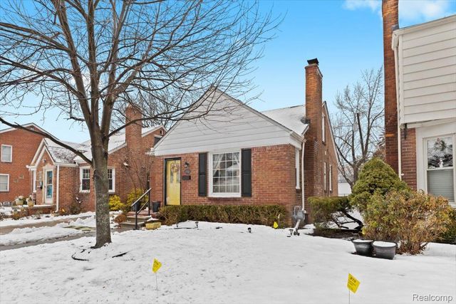 1818 Norwood Drive, Grosse Pointe Woods, MI 48236