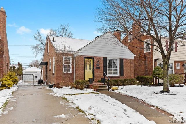 1818 Norwood Drive, Grosse Pointe Woods, MI 48236