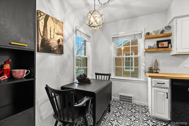 1818 Norwood Drive, Grosse Pointe Woods, MI 48236