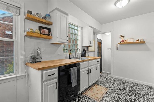 1818 Norwood Drive, Grosse Pointe Woods, MI 48236