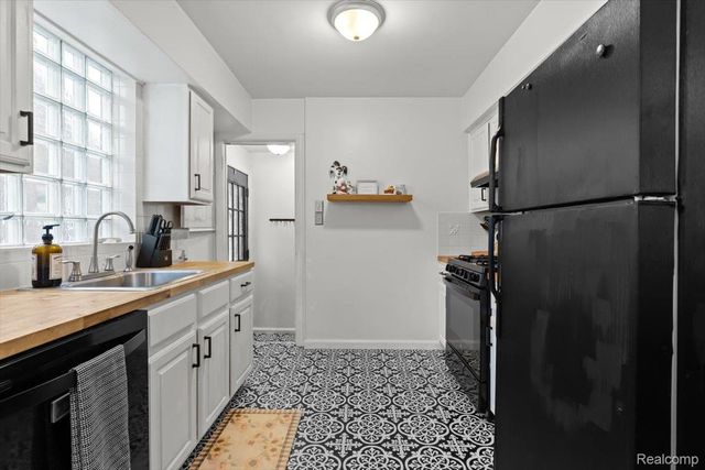 1818 Norwood Drive, Grosse Pointe Woods, MI 48236