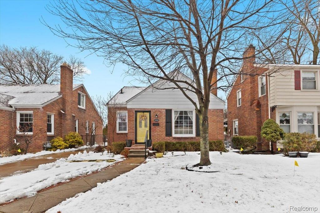 1818 Norwood Drive, Grosse Pointe Woods, MI 48236