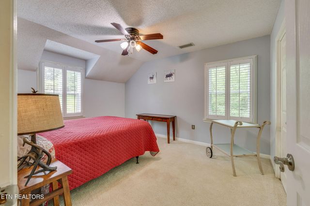 212 Old Castle Rd, Kingsport, TN 37660