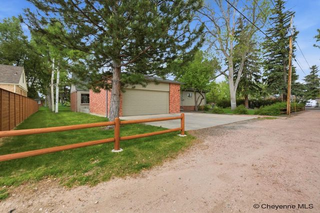 318 W 2ND AVE, Cheyenne, WY 82001