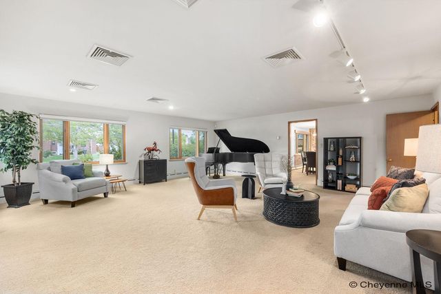 318 W 2ND AVE, Cheyenne, WY 82001