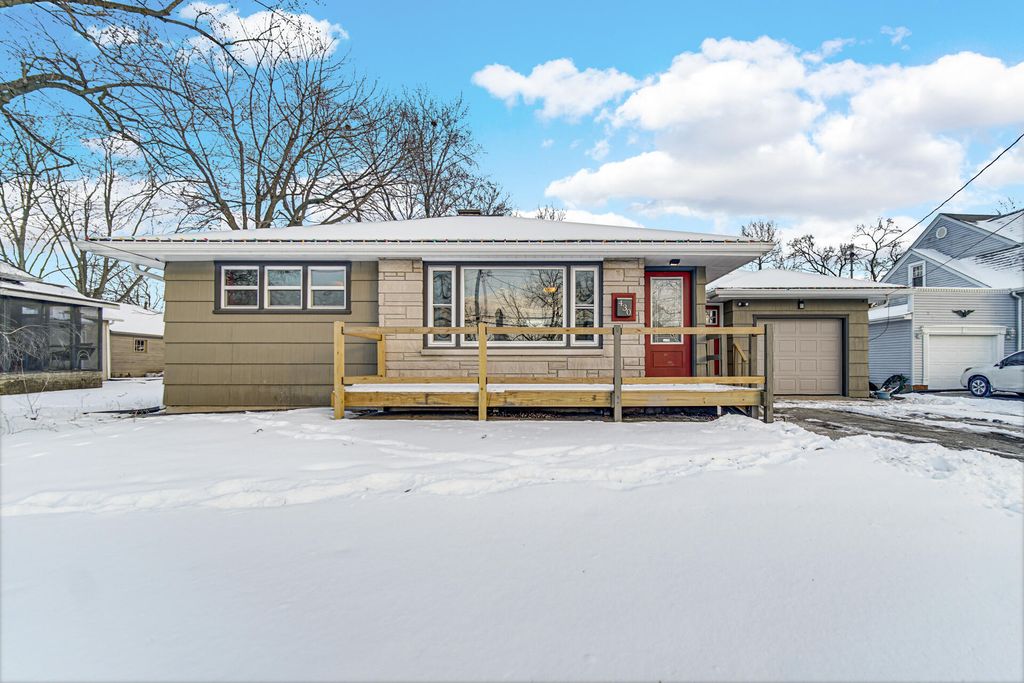 430 S East Street, Crown Point, IN 46307