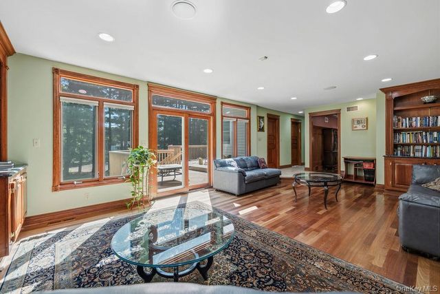 10 Rockingham Road, Spring Valley, NY 10977