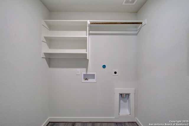 2502 White Daisy Hill, Converse, TX 78109