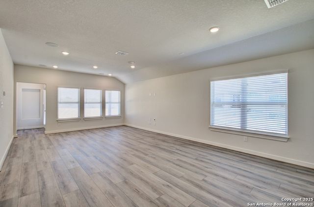 2502 White Daisy Hill, Converse, TX 78109