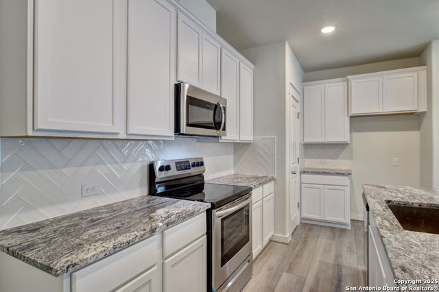 2502 White Daisy Hill, Converse, TX 78109