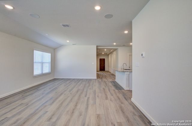 2502 White Daisy Hill, Converse, TX 78109