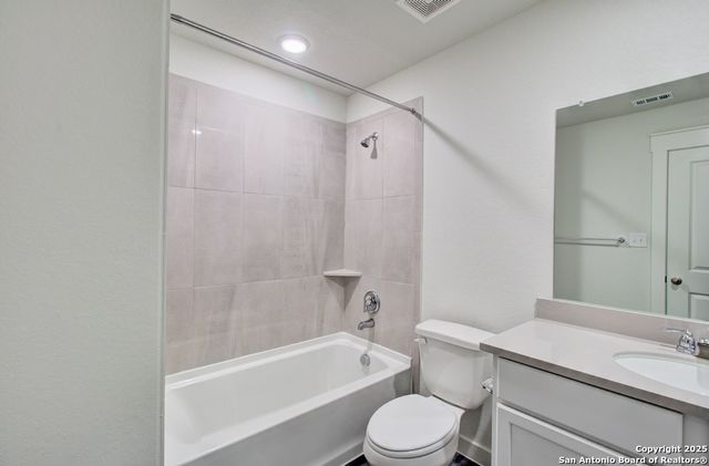 2502 White Daisy Hill, Converse, TX 78109