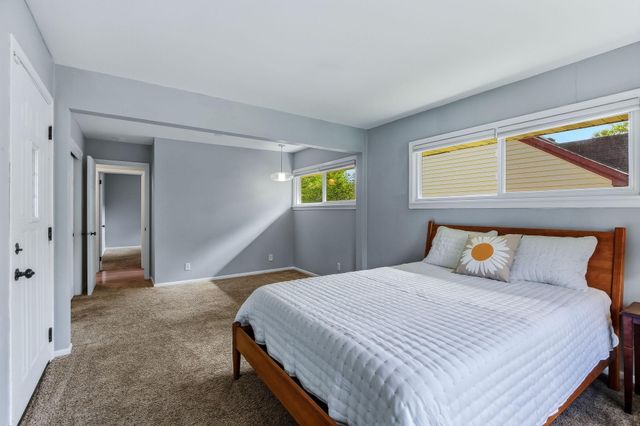 676 Shryer Avenue W, Roseville, MN 55113