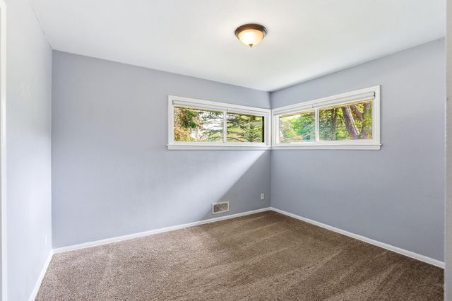 676 Shryer Avenue W, Roseville, MN 55113