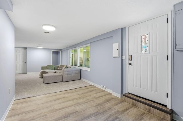 676 Shryer Avenue W, Roseville, MN 55113