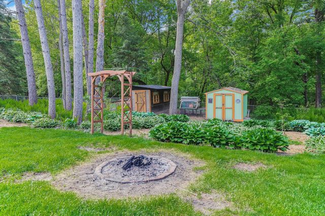 676 Shryer Avenue W, Roseville, MN 55113