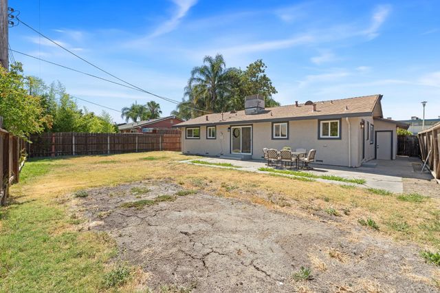 2285 John Still Dr, Sacramento, CA 95832