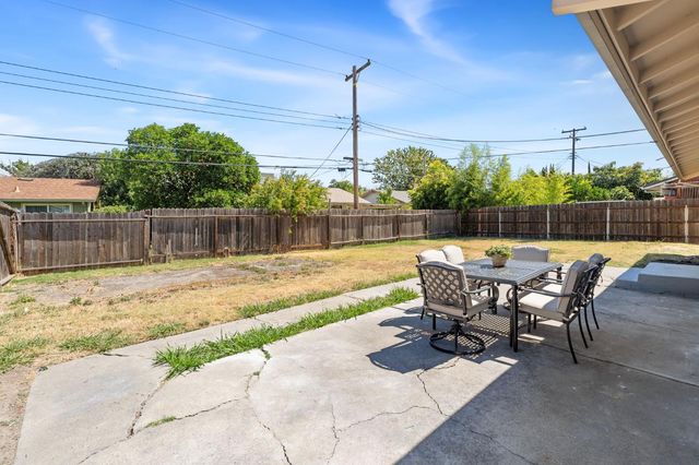 2285 John Still Dr, Sacramento, CA 95832