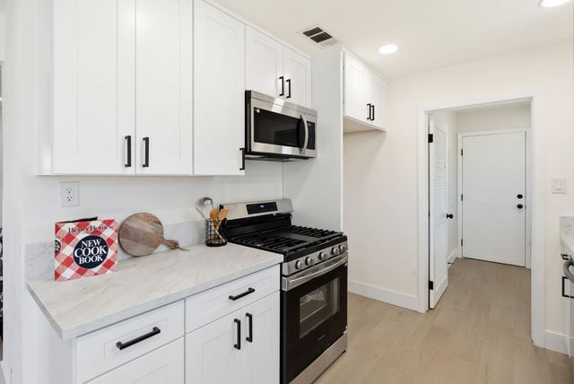 2285 John Still Dr, Sacramento, CA 95832