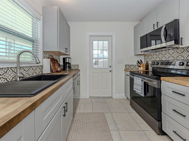 929 CYPRESS AVENUE, Venice, FL 34285