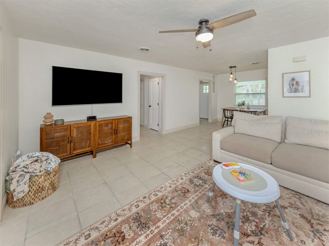 929 CYPRESS AVENUE, Venice, FL 34285