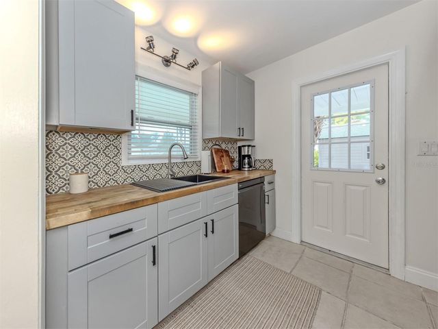 929 CYPRESS AVENUE, Venice, FL 34285
