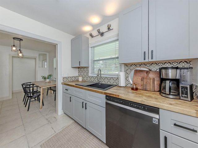 929 CYPRESS AVENUE, Venice, FL 34285