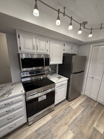 816 Old Coach Pl, Hermitage, TN 37076