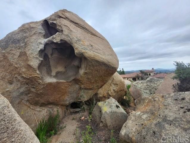 W Meadow Glen Way, Escondido, CA 92026