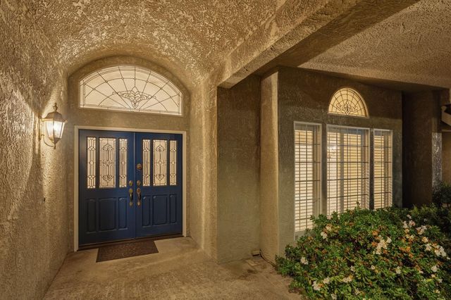 382 E Walnut Hill Avenue, Fresno, CA 93720